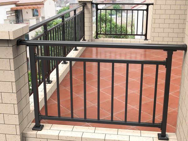 別墅陽(yáng)臺(tái)護(hù)欄圖片