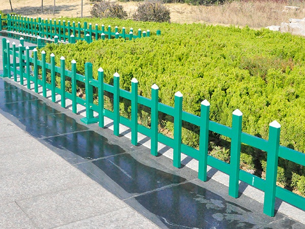 學校草坪護欄圖片