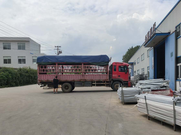 金用護欄2020年8月8日鋅鋼陽臺護欄裝車發貨！