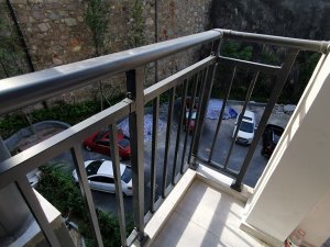 陽臺(tái)護(hù)欄定制定做說明