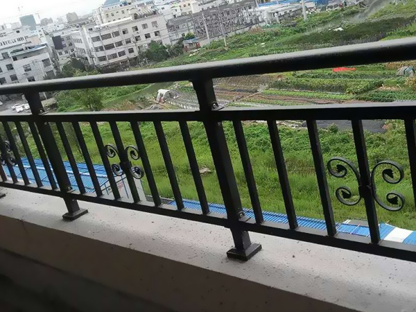 為什么大家喜歡采購鋅鋼陽臺護欄？原因在這里！