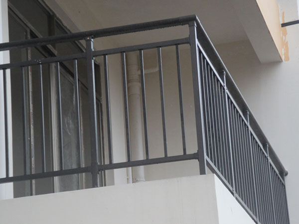 選擇鋅鋼護(hù)欄生產(chǎn)廠家，這幾點很重要！