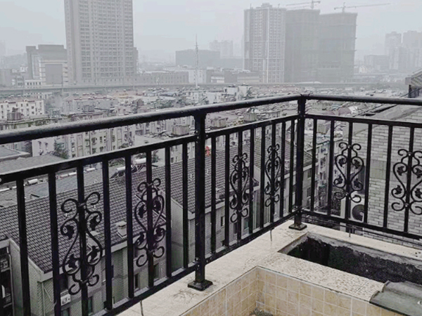 影響最大鋅鋼護(hù)欄價(jià)格三大因素！