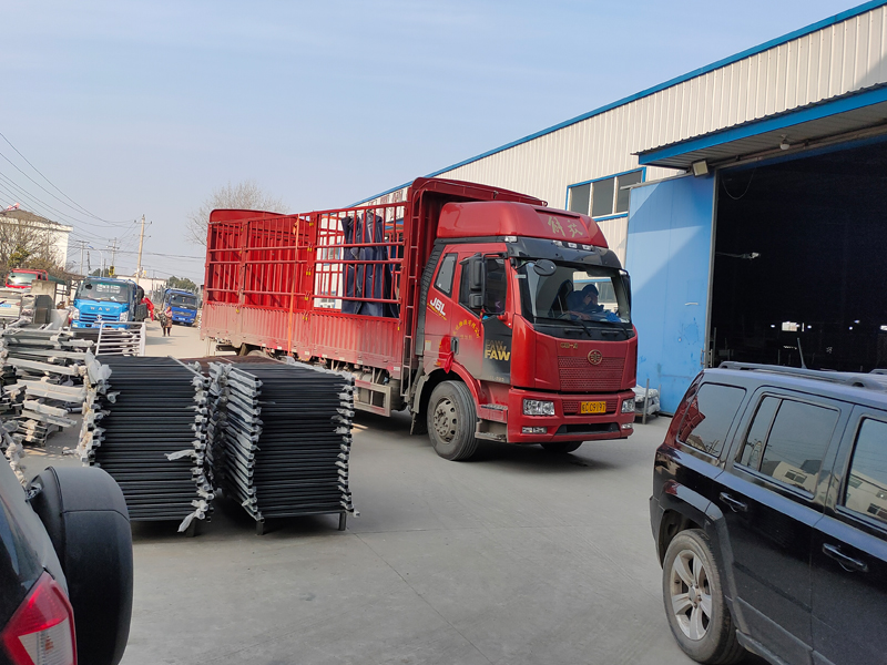 金用護(hù)欄2020年12月25日鋅鋼百葉窗發(fā)貨！