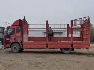 金用護欄2021年4月12日鋅鋼連廊欄桿發貨！