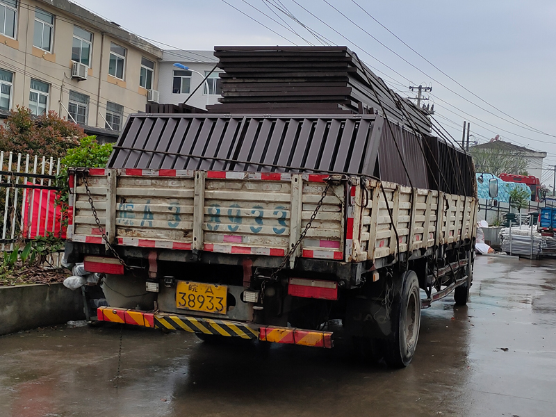 金用護欄2021年4月21日鋁合金百葉窗發(fā)貨！