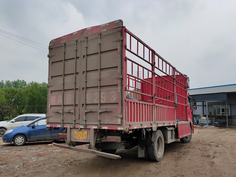 金用護欄2021年4月21日鋅鋼連廊欄桿發貨！