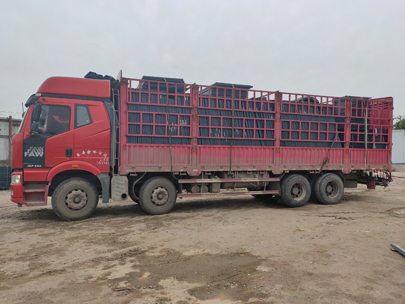 金用護(hù)欄2021年5月6日鋁合金百葉窗發(fā)貨！