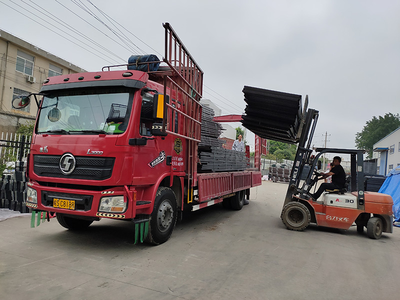 金用護欄2021年5月11日鋅鋼百葉窗發貨！