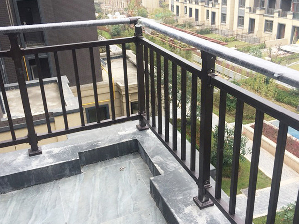 鋅鋼陽臺護欄質量檢查辨別方法