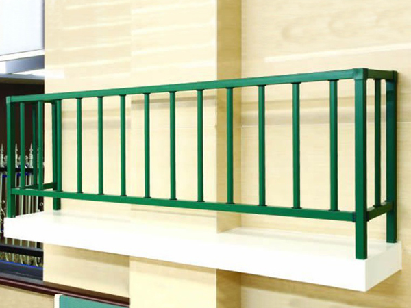 空調(diào)護(hù)欄用哪種材質(zhì)的最劃算？