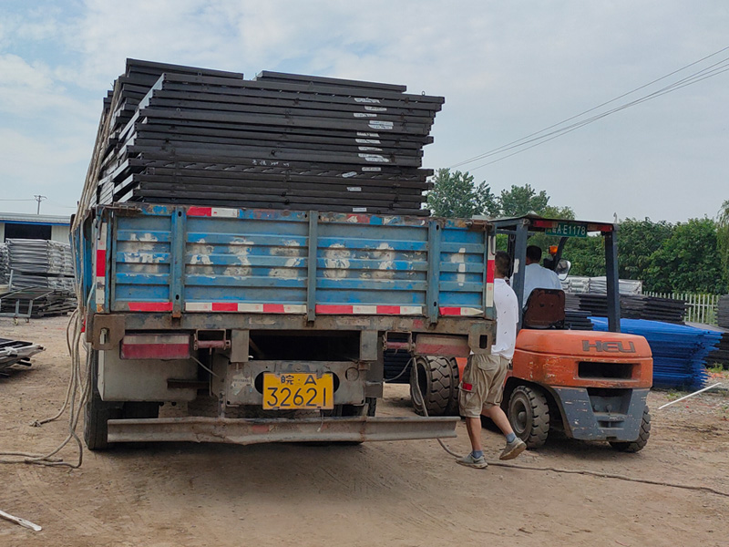 金用護欄2021年7月13日鋅鋼百葉窗發貨！