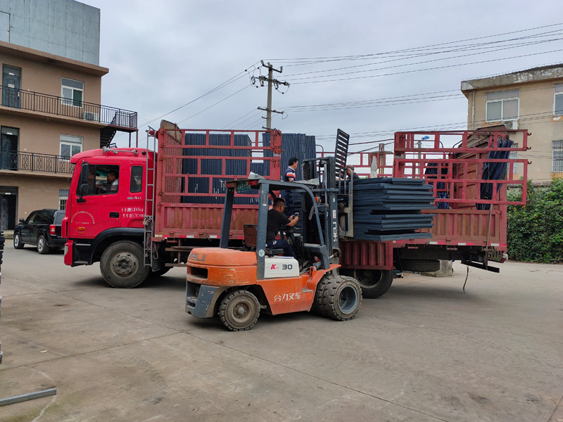 金用護欄2021年7月26日鋅鋼百葉窗發貨！