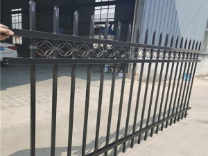 圍墻護欄什么材質(zhì)的最適合批量采購？