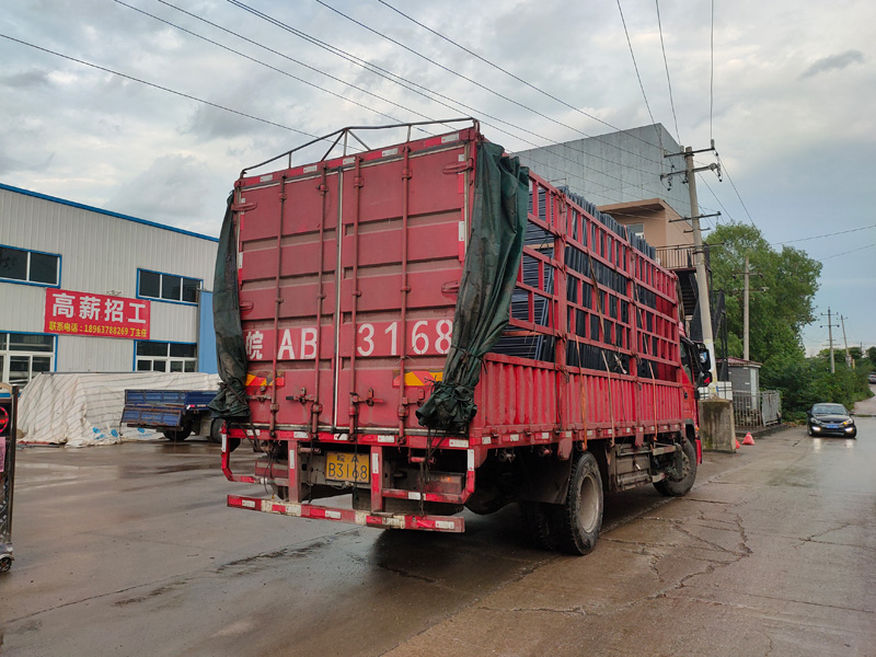 金用護欄2021年8月20日鋅鋼百葉窗發(fā)貨！