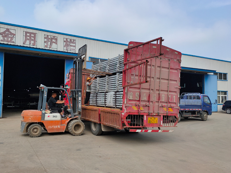 金用護欄2021年9月2日鋅鋼陽臺護欄發貨！