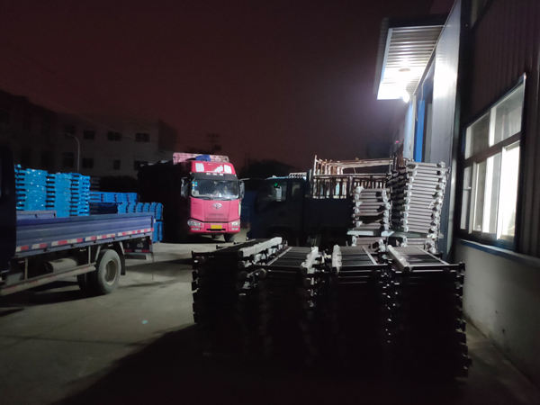 金用護(hù)欄2021年10月21日鋅鋼樓梯欄桿發(fā)貨！