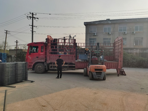 金用護欄2021年11月3日鋅鋼百葉窗發貨！