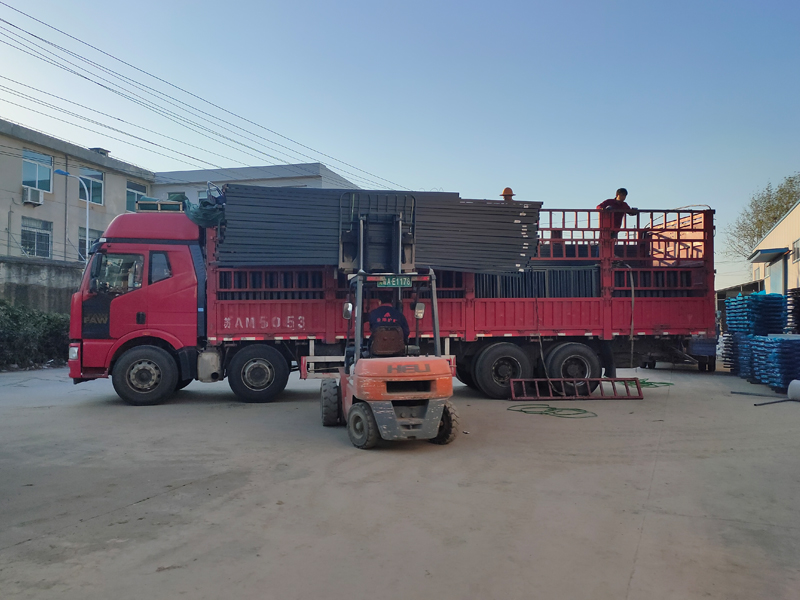 金用護欄2021年11月15日鋅鋼百葉窗發貨！