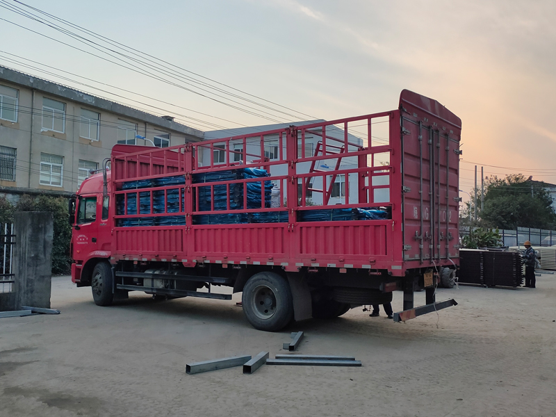 金用護欄2021年11月18日鋅鋼連廊護欄發(fā)貨！