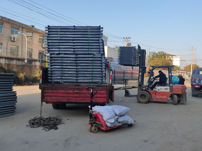 金用護(hù)欄2021年12月2日鋁合金陽(yáng)臺(tái)護(hù)欄發(fā)貨！