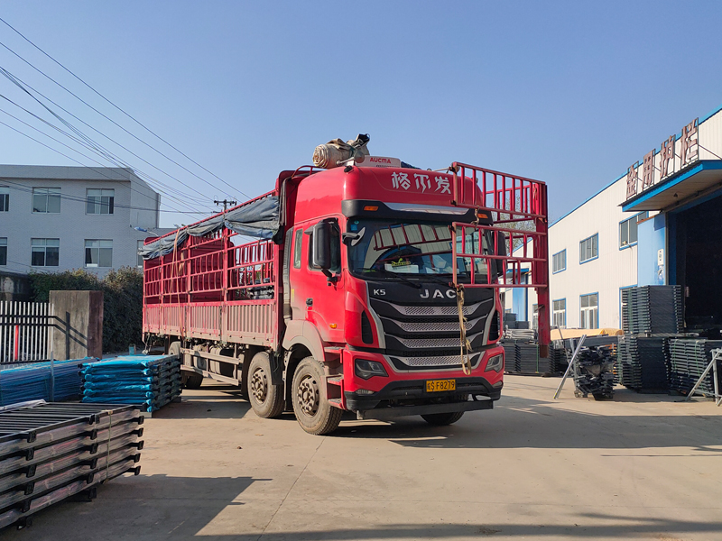 金用護(hù)欄2021年12月10日鋅鋼陽臺護(hù)欄裝車發(fā)貨！