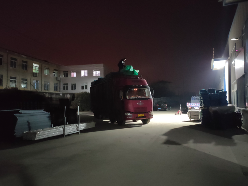 金用護欄2022年1月20日鋅鋼陽臺欄桿裝車發(fā)貨！