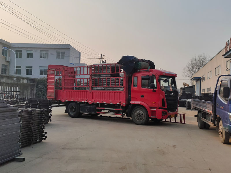 金用護欄2022年2月25日鋅鋼陽臺護欄裝車發貨！