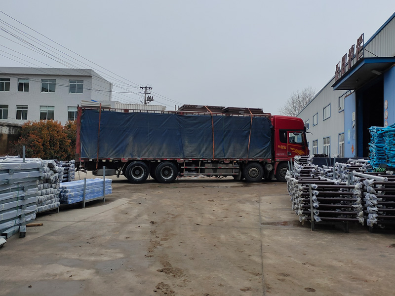 金用護欄2022年3月22日鋅鋼百葉窗裝車發貨！