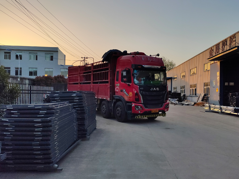 金用護(hù)欄2022年4月9日鋅鋼圍墻護(hù)欄裝車發(fā)貨！