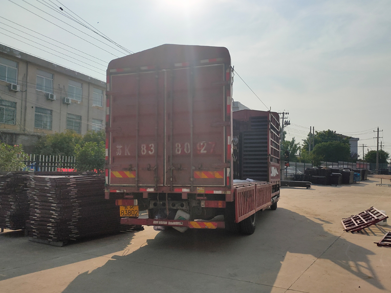 金用護欄2022年5月13日鋅鋼百葉窗裝車發貨！