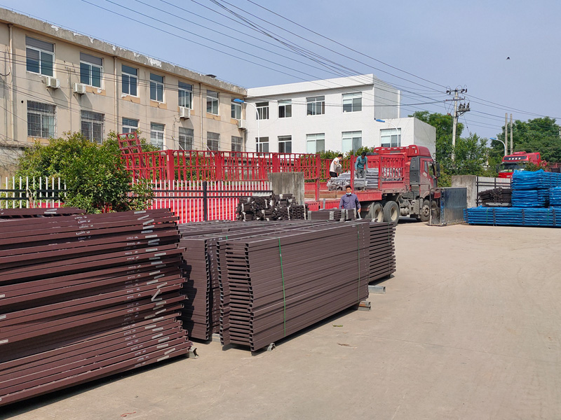 金用護欄2022年5月23日鋅鋼飄窗欄桿裝車發貨！