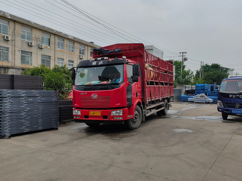 金用護欄2022年5月28日鋅鋼百葉窗裝車發貨！