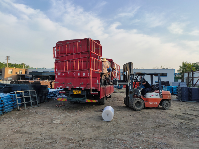 金用護欄2022年6月7日鋅鋼護窗欄桿裝車發(fā)貨！