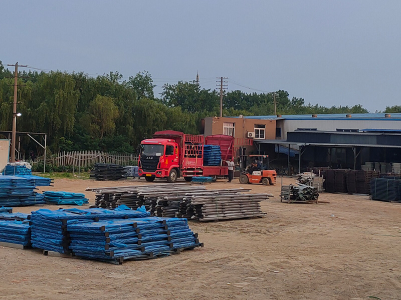 金用護欄2022年6月25日鋅鋼陽臺護欄裝車發貨！