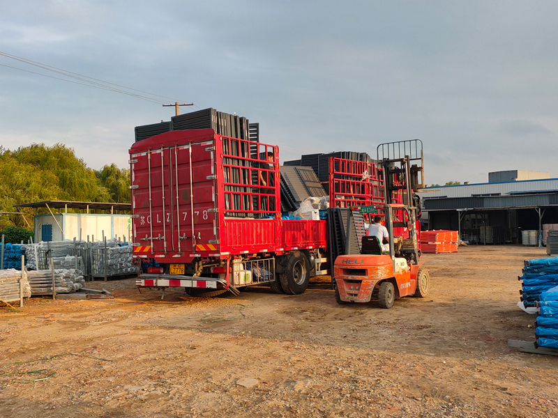 金用護(hù)欄2022年7月21日鋅鋼百葉窗裝車發(fā)貨! 金用護(hù)欄2022年7月21日鋅鋼百葉窗裝車發(fā)貨!