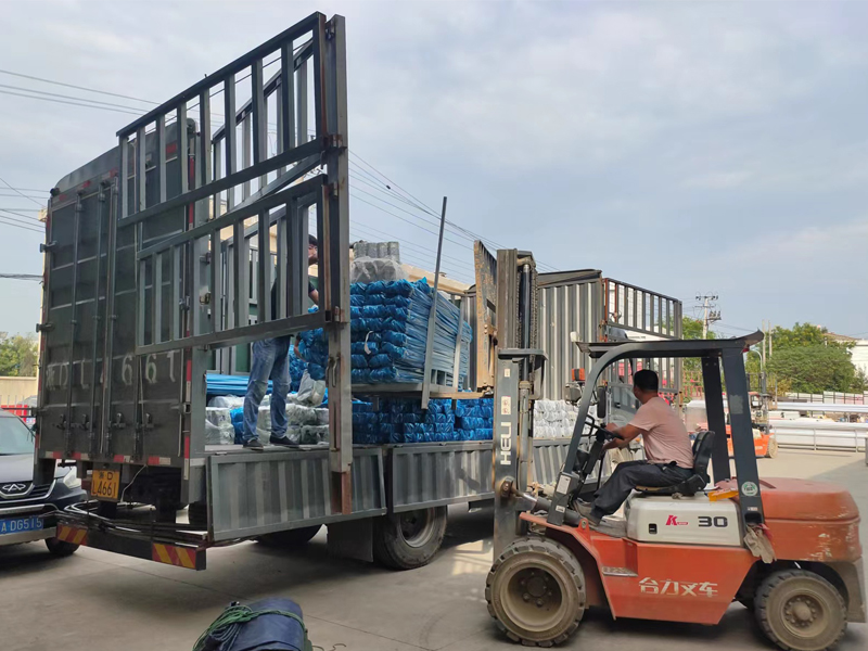 金用護欄2022年8月17日鋅鋼組裝護欄裝車發貨！