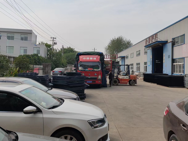 金用護欄2022年8月20日鋅鋼百葉窗裝車發貨！