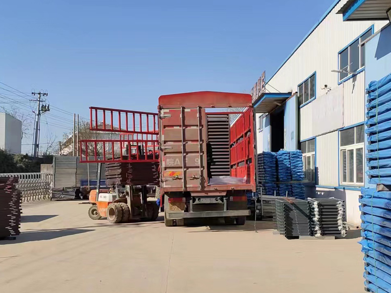 金用護欄2022年12月24日鋅鋼百葉窗裝車發貨！