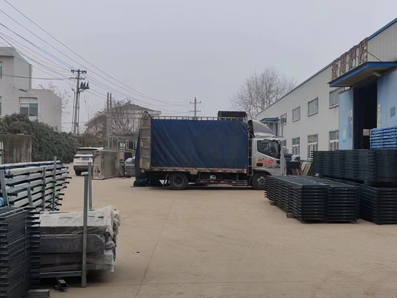 金用護(hù)欄2022年12月29日鋅鋼百葉窗裝車發(fā)貨！