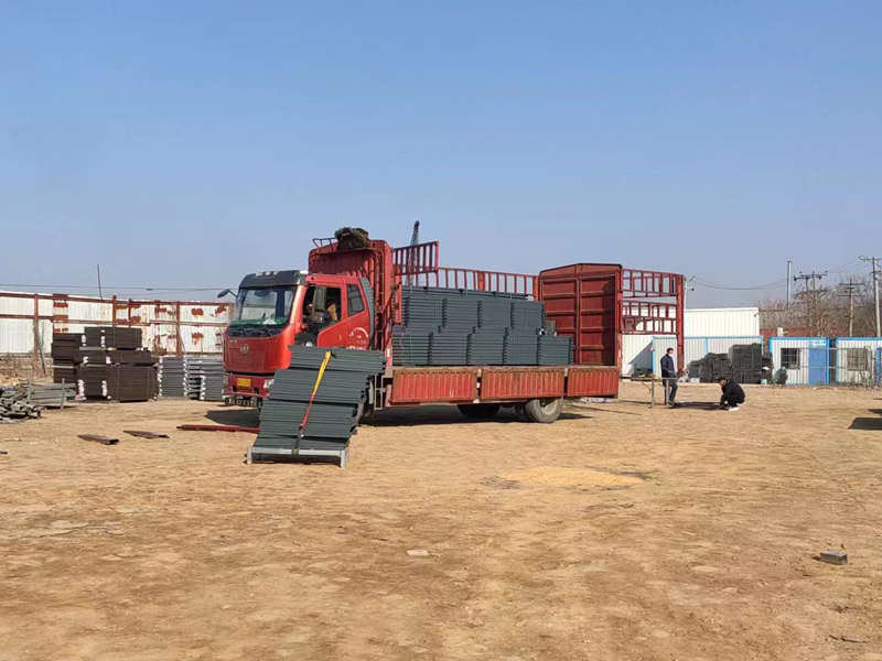 金用護欄2023年1月4日鋅鋼護窗欄桿裝車發(fā)貨！