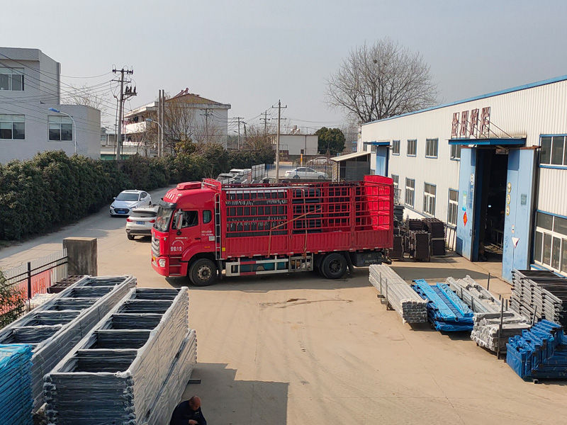 金用護欄2023年3月3日鋅鋼百葉窗裝車發貨！