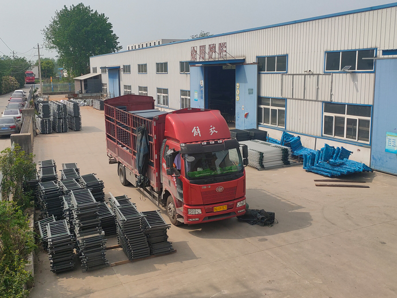 金用護欄2023年4月18日鋅鋼百葉窗裝車發(fā)貨！