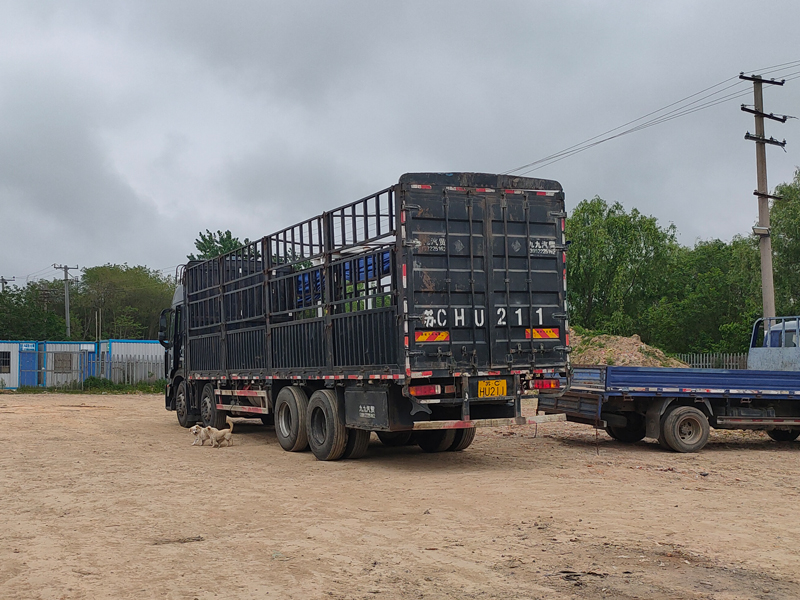 金用護(hù)欄2023年4月21日鋅鋼陽臺(tái)護(hù)欄裝車發(fā)貨！