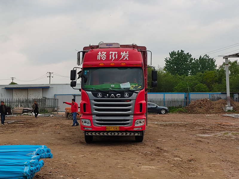 金用護欄2023年4月25日鋅鋼護窗欄桿裝車發(fā)貨！