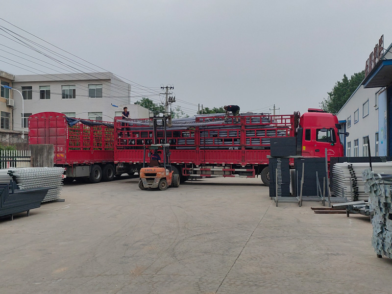 2023年6月2日鋅鋼玻璃護欄裝車發貨！