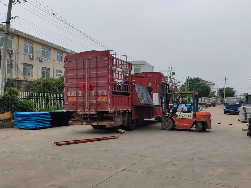 2023年6月3日鋅鋼百葉窗裝車發貨！