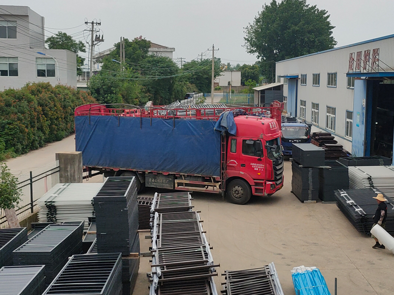 2023年6月8日鋅鋼落地窗欄桿裝車發(fā)貨！