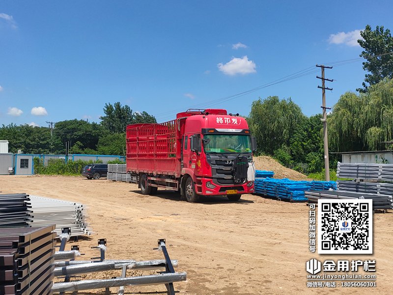 2023年7月28日鋁合金百葉窗裝車發(fā)貨！