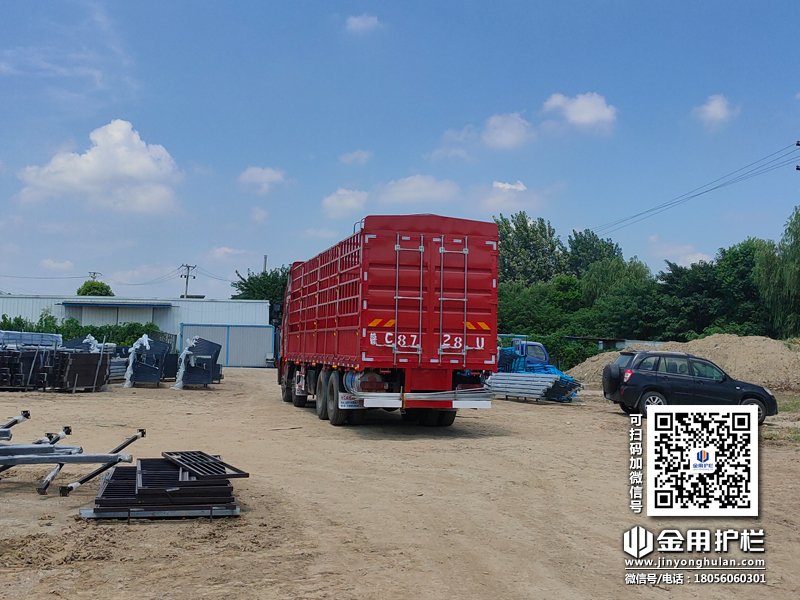 2023年8月8日鋅鋼空調護欄裝車發貨！